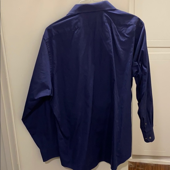 Men’s VanHeusen button down shirt - Picture 5 of 5